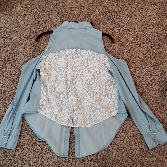 Denim and Lace cold shoulder top. - Picture 2 of 4